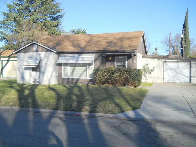 208 Oakshire Ave photo 1