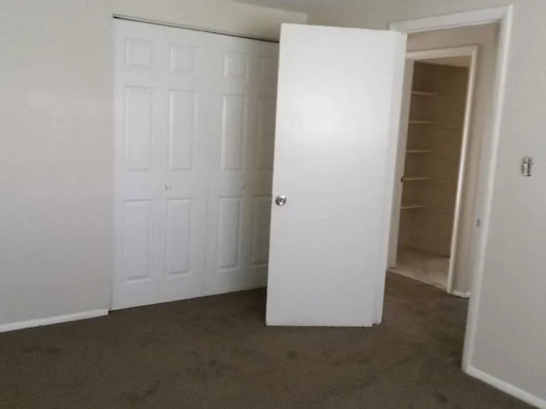 Regent Apartments — Photo 5