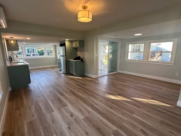 11 Candlelight Dr, Plymouth, MA 02360