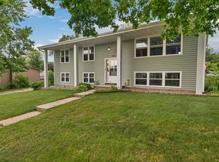 1593 Lindale Ln, Green Bay, WI 54313