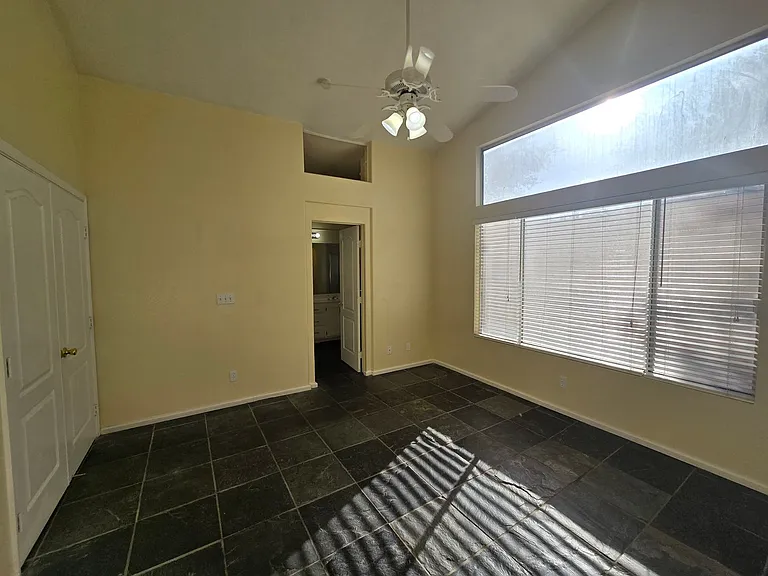 2417 Bloomington Dr — Photo 15