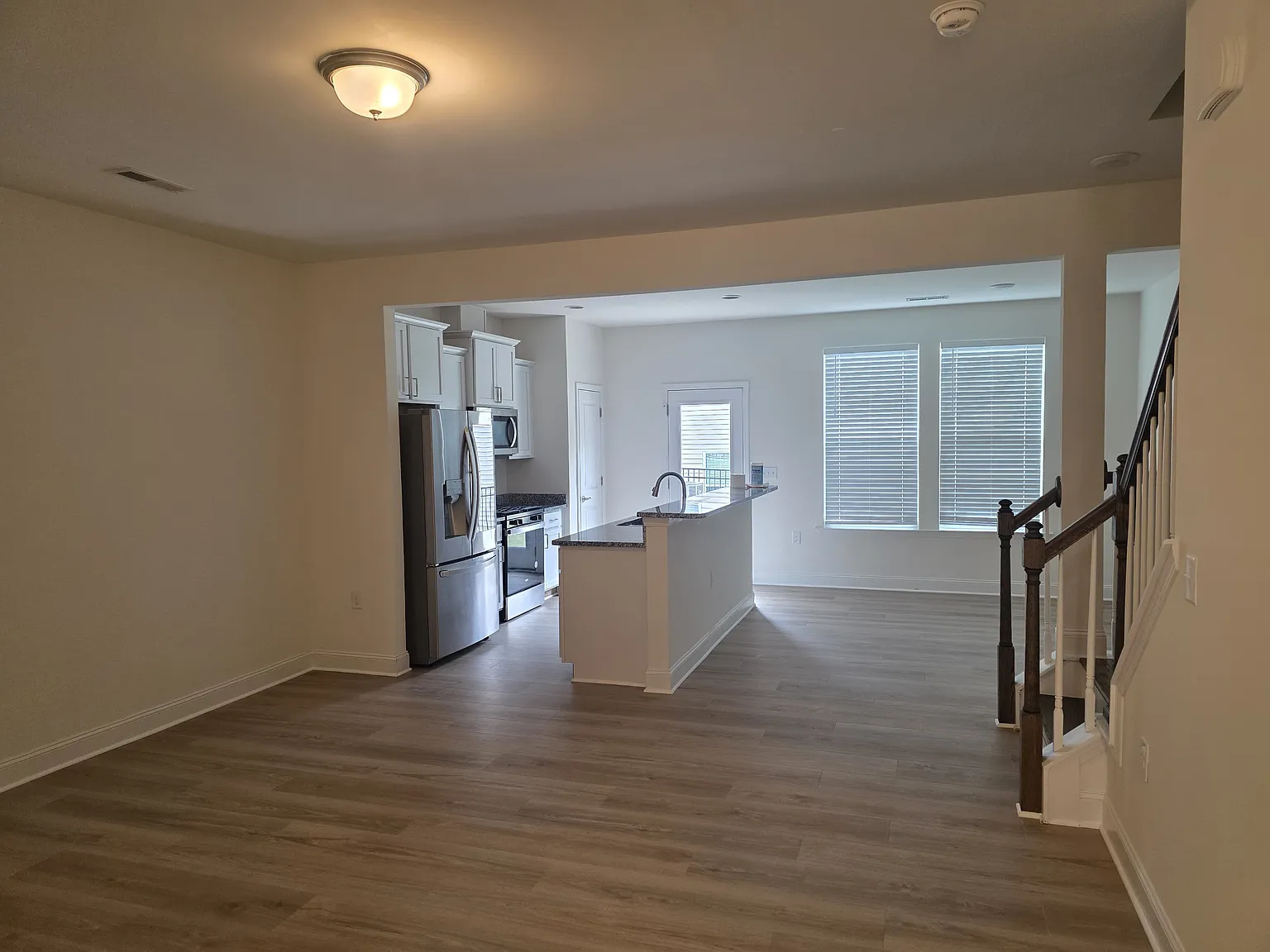 3 bed, 2.5 bath, 1603 sqft, $1,895 — Photo 4