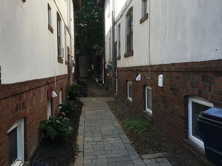 38 Hammersmith Ave #BSMNT — Photo 2
