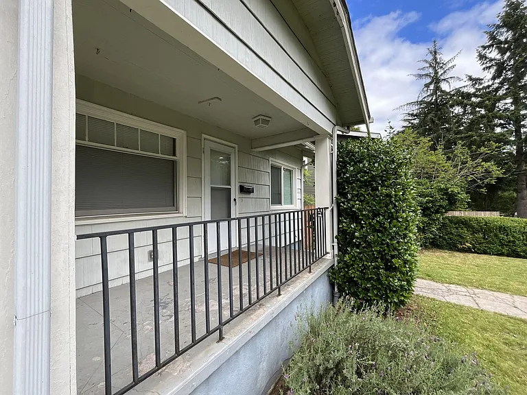 5619 NE 26th Ave — Photo 5