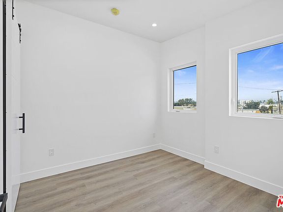 2nd image of 4037 Montclair St #1/2