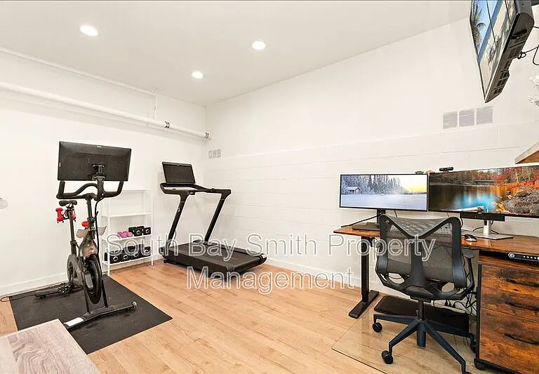 231 N Broadway #2 — Photo 29