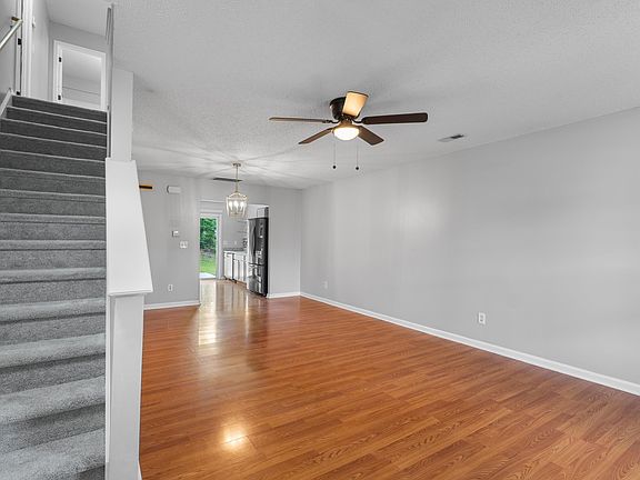 4th image of 433 Cape Jasmine Way