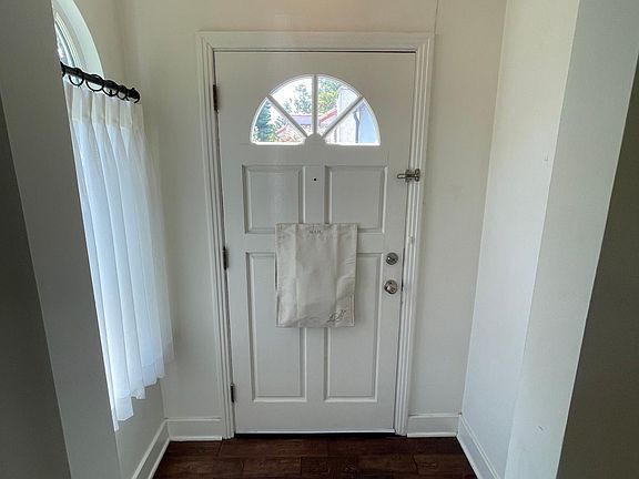3rd image of 2101 Veteran Ave
