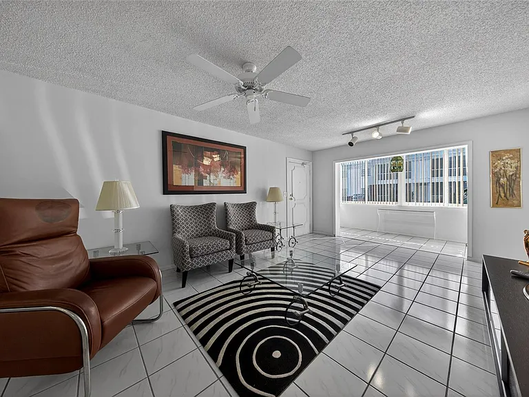 6253 Bay Club Dr #1 — Photo 1