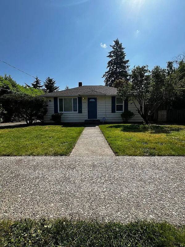 2 bed, 1.0 bath, 740 sqft, $2,695 — Photo 2