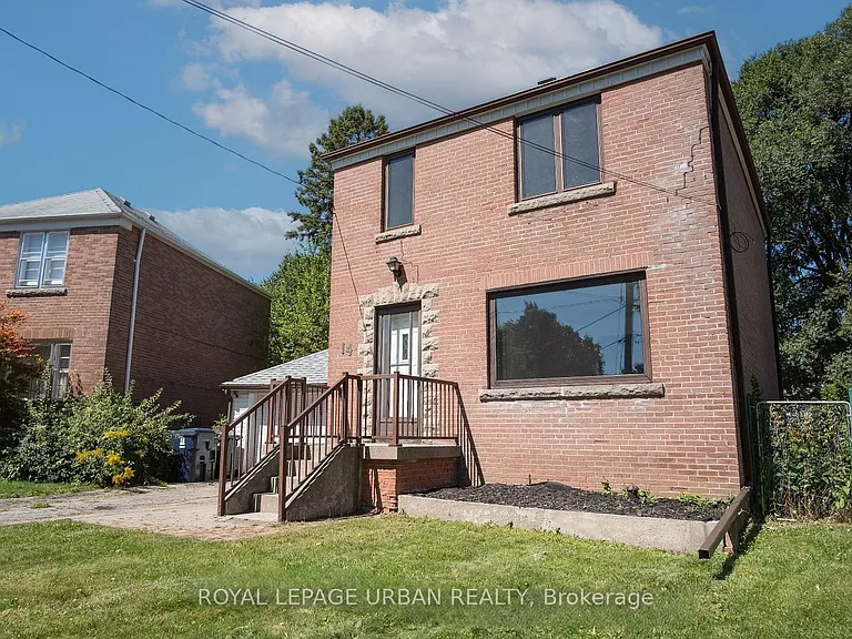 14 Camrose Cres — Photo 2