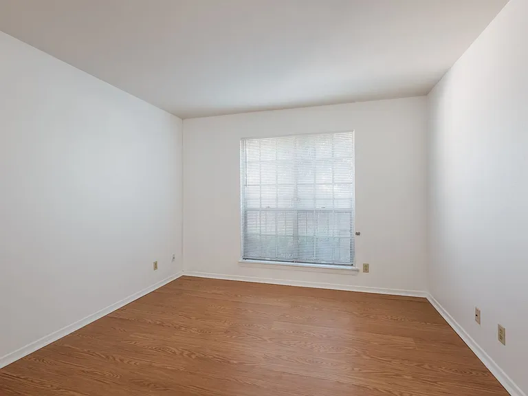 305 W Woodlawn Ave #103 — Photo 3