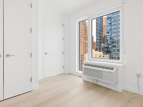 5th image of 150 Lawrence St #2211