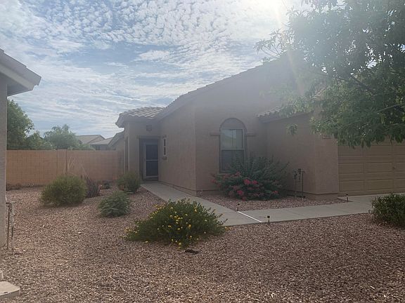 3rd image of 32859 N Quarry Hills Dr