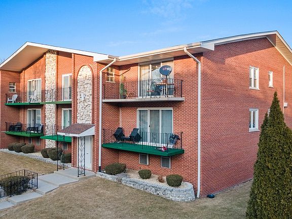5th image of 9609 S Komensky Ave APT 203