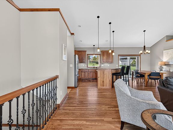 5th image of 3940 Creek View Ln SW