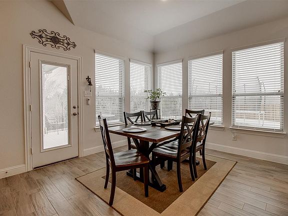 5th image of 3927 Whitman Dr