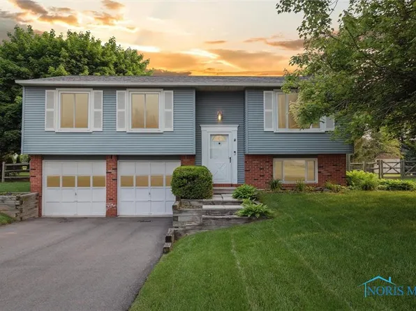 856 Village Pkwy, Waterville, OH 43566