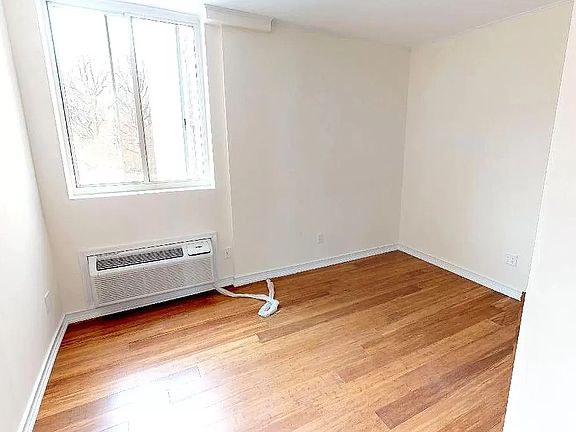 4th image of 82-76 116th St #401