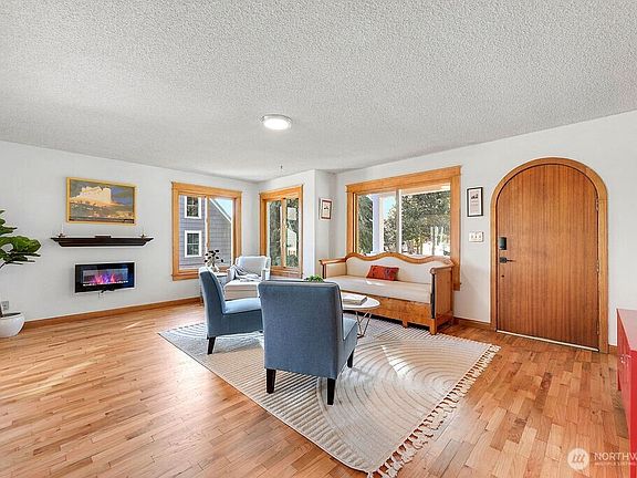4th image of 1106 Madison Street