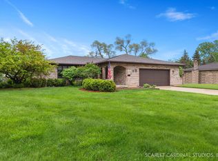 1220 W Vine St, Arlington Heights, IL 60005