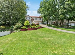 18 Di Vito Trl, Hopatcong, NJ 07843