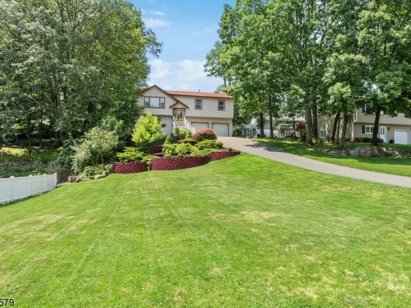 18 Divito Trl, Hopatcong Boro, NJ 07843