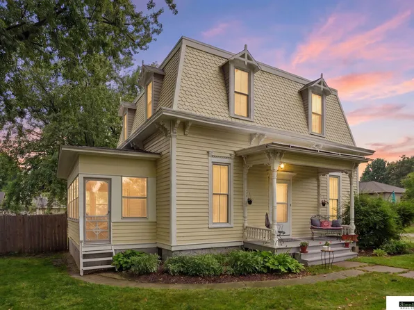 527 Main St, Hickman, NE 68372