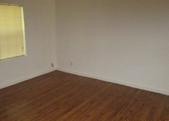 3rd image of 226 N Dawson St