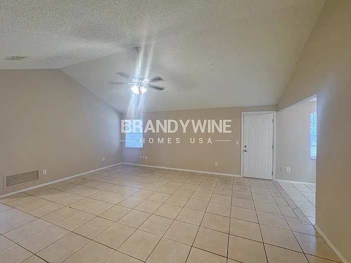 2549 Jessica Ln — Photo 4