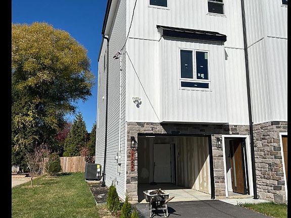 2nd image of 122 Jackson Ave