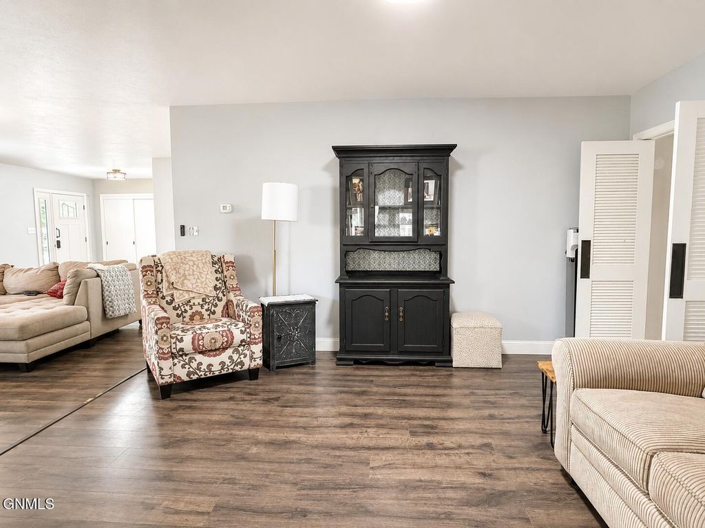 504 3rd St NW, Mandan, ND - View 6