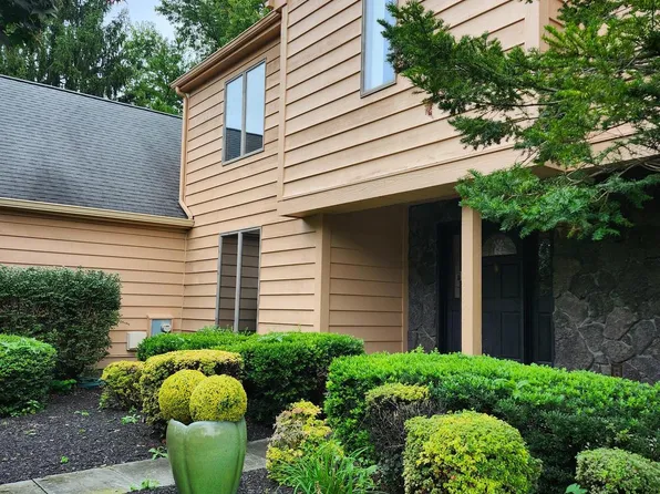 1104 Graychal Ln, Kennett Square, PA 19348