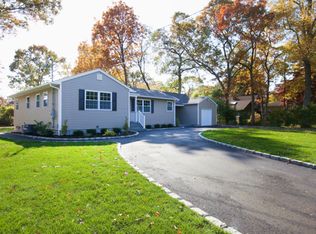 112 Shinnecock Ln, East Islip, NY 11730