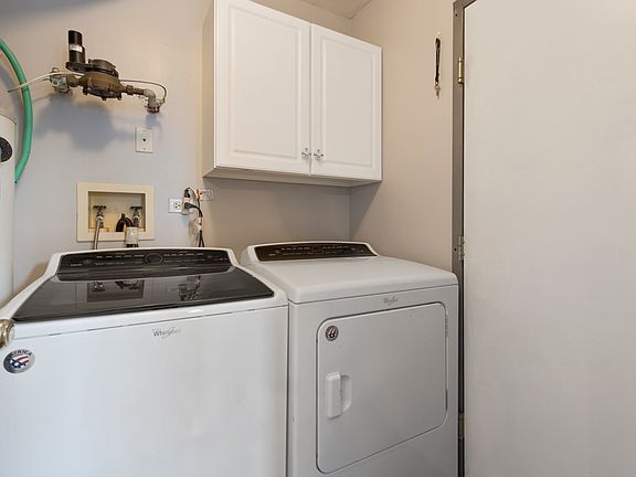 4th image of 1483 Ashbury Ln W