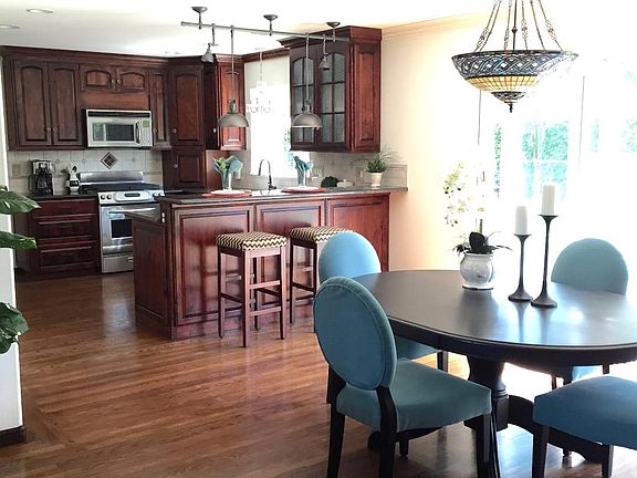 4th image of 321 Kohner Ct