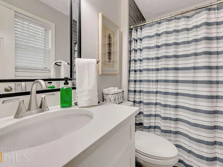 210 Booth Rd SW #A — Photo 20