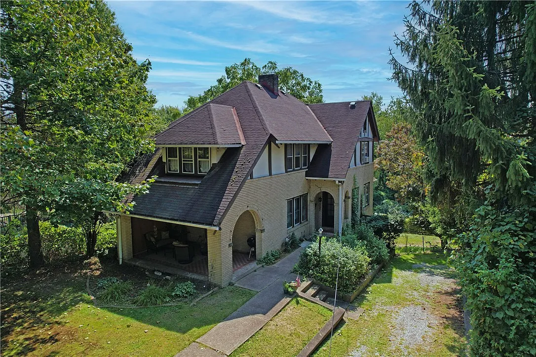2639 Graham Blvd photo 1