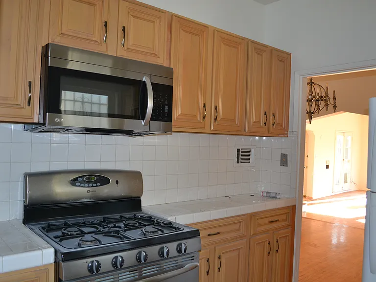 936 S Sherbourne Dr — Photo 10