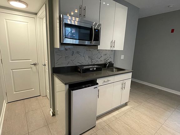 3rd image of 533 N Budd St APT 1A