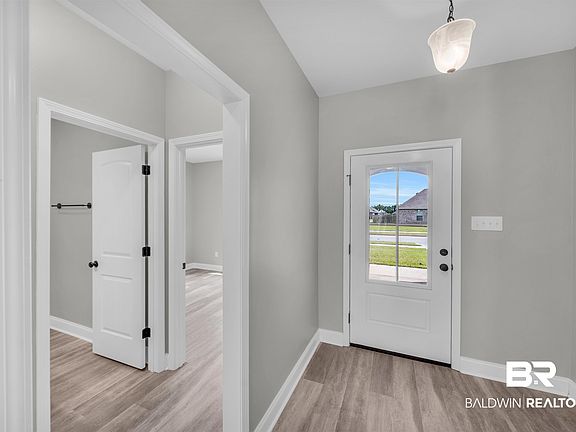 3rd image of 1065 Stella Rd