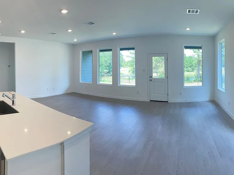 545 Shoreview Dr — Photo 9
