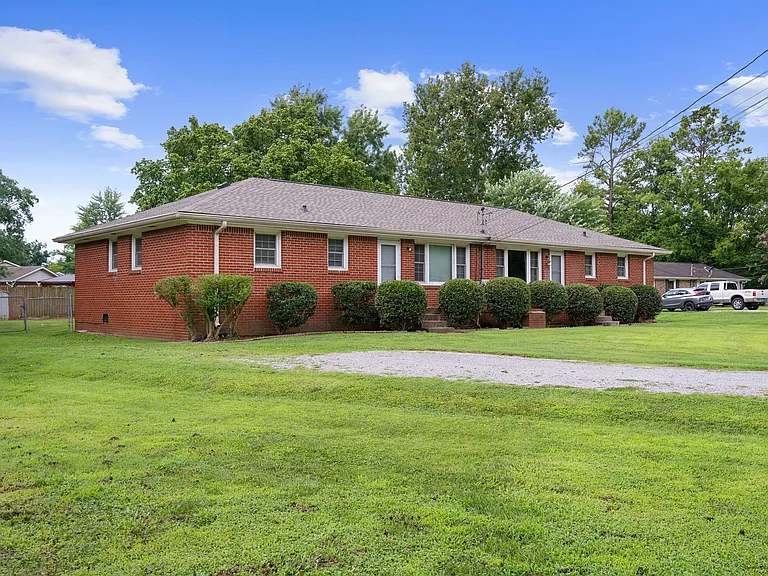 403 Alicia Dr #A — Photo 2