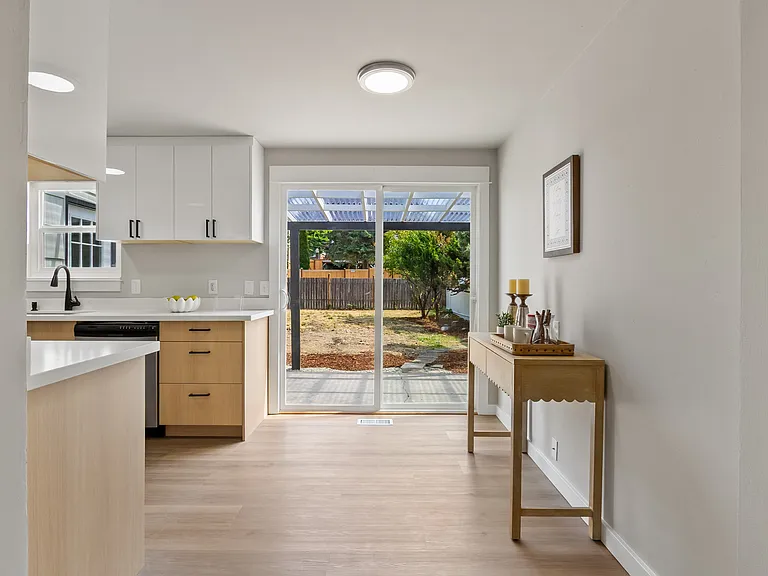 2125 N Highland St — Photo 30