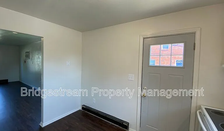 1299-1 Sanlor Ave — Photo 11