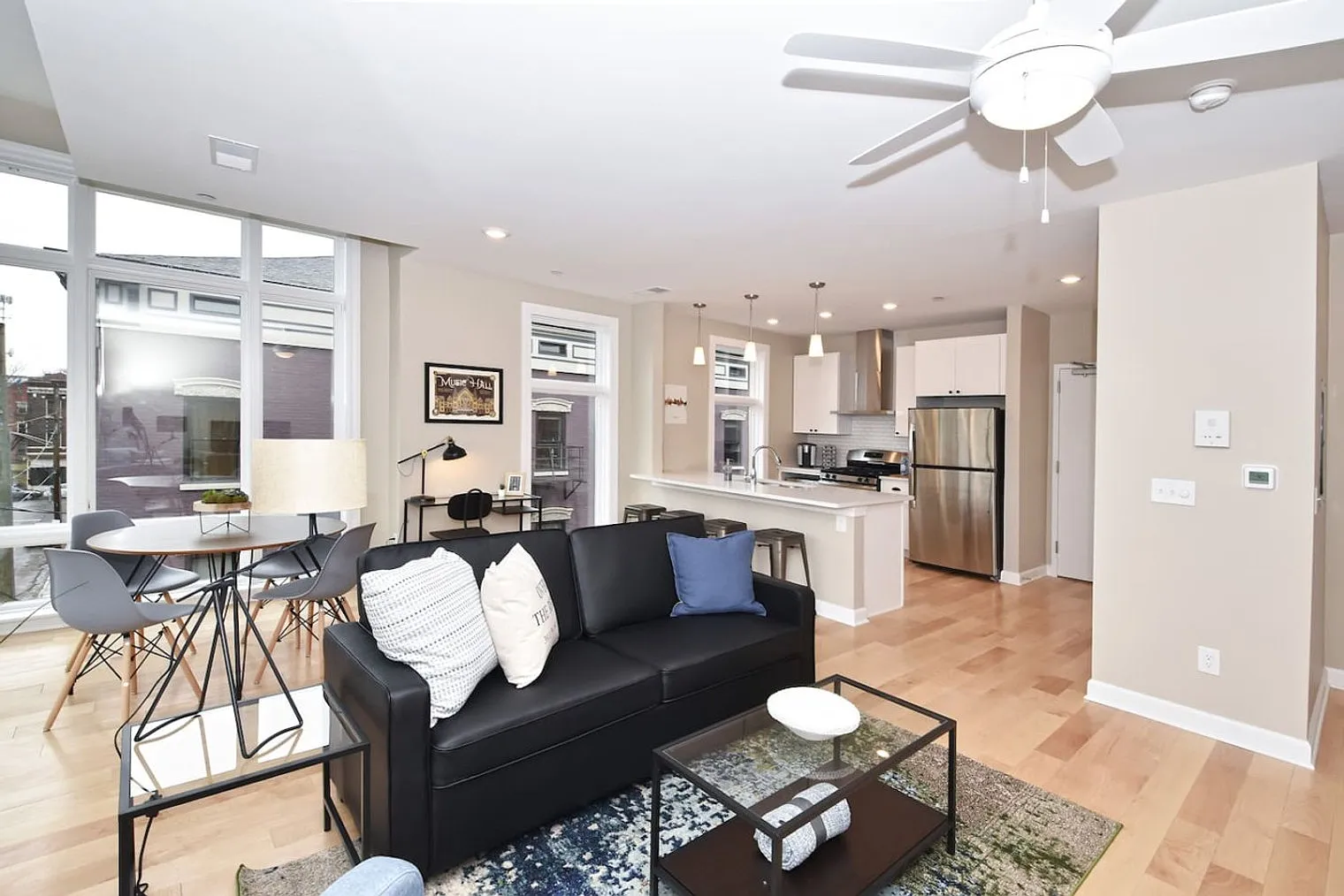 1 bed, 1.0 bath, $4,002 — Photo 2