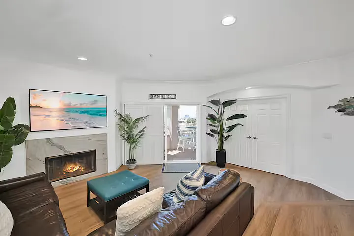 900 Pacific Coast Hwy #111 — Photo 6