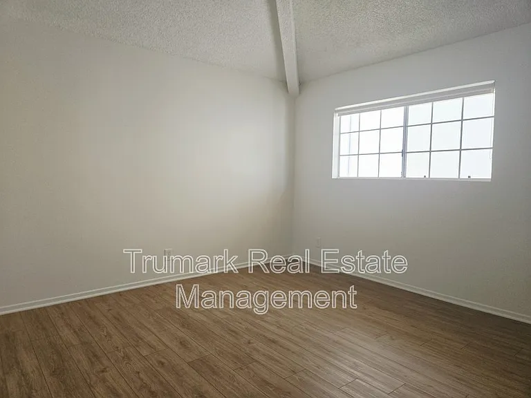1122 E Elk Ave #123 — Photo 6