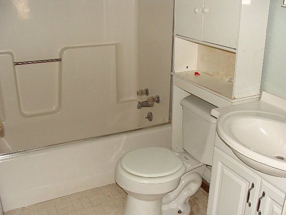4th image of 246 Sacra Ct