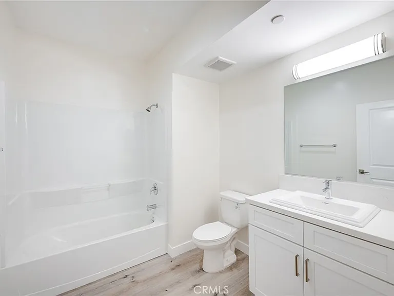14526 Hartland St #307 — Photo 12
